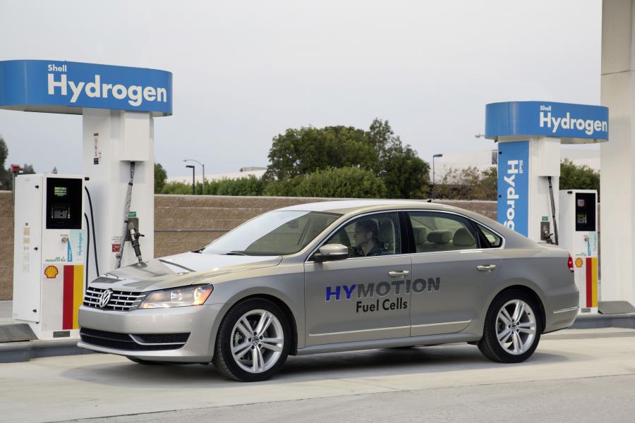  Volkswagen Passat HyMotion Concept 2014 года  (фото 1 из 13)